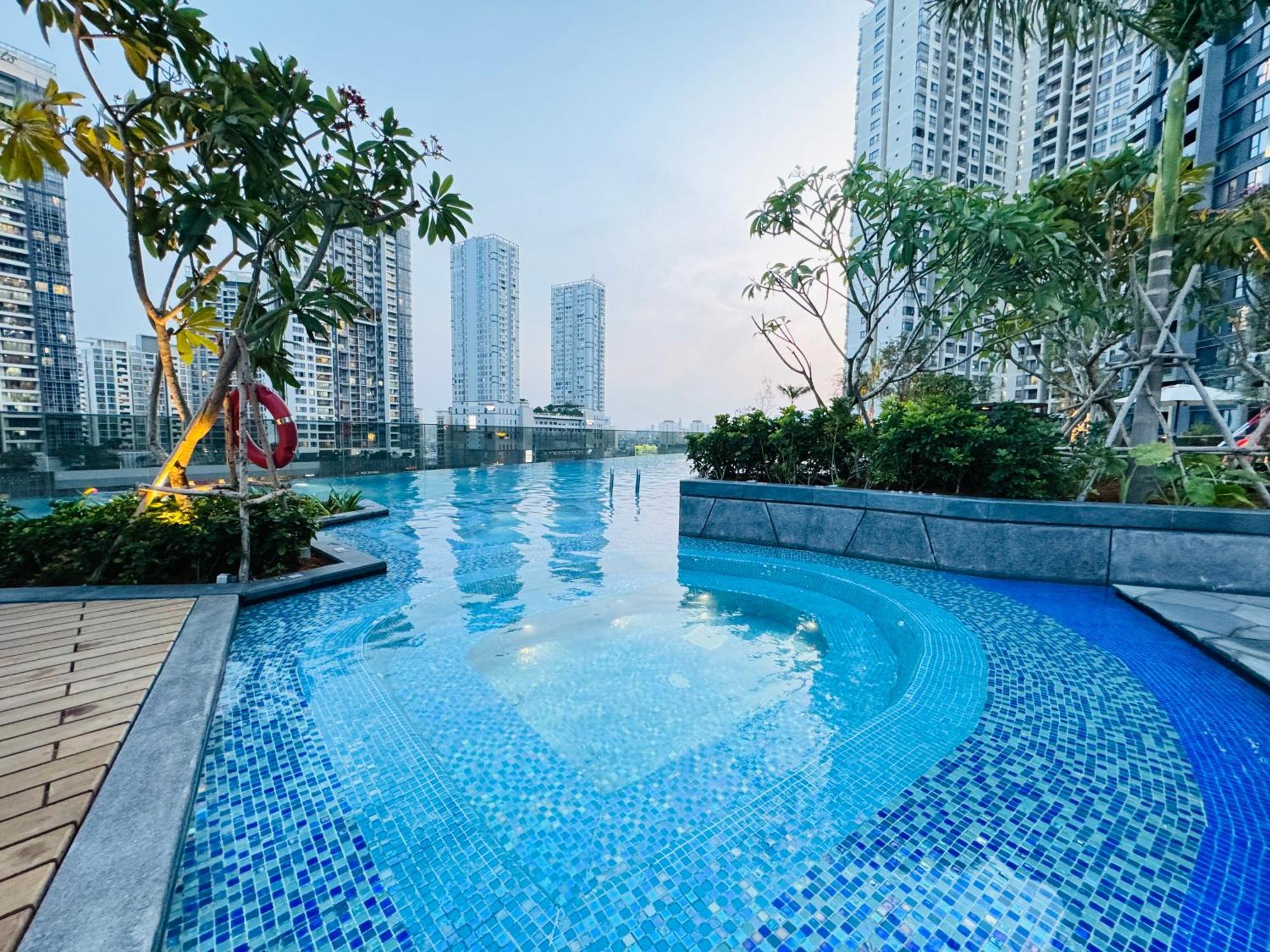 Lumiere Royale Hotel